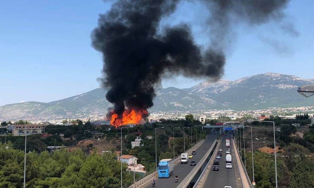 Μεγάλη φωτιά κοντά στον Κηφισό – Αποκλειστικές εικόνες του Newsbomb.gr