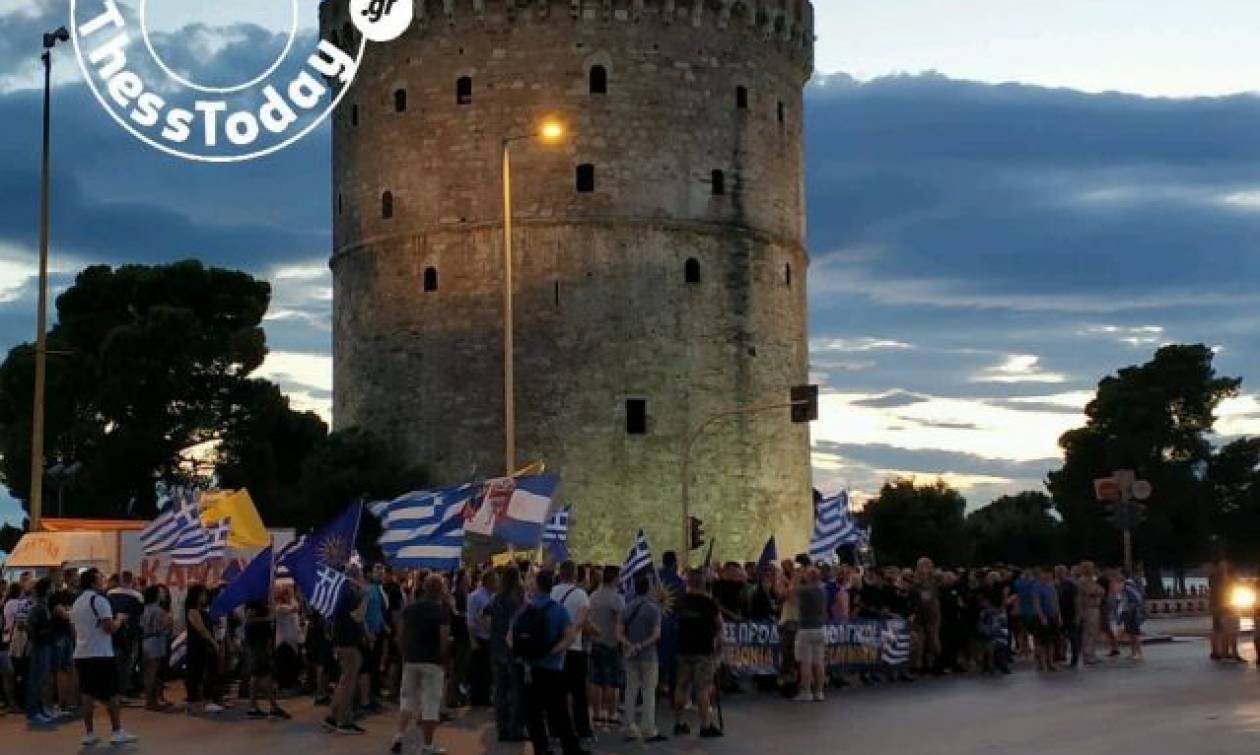 Θεσσαλονίκη: Επεισόδια στη διαδήλωση για τη Μακεδονία – Επιτέθηκαν σε περαστικό (Pics)