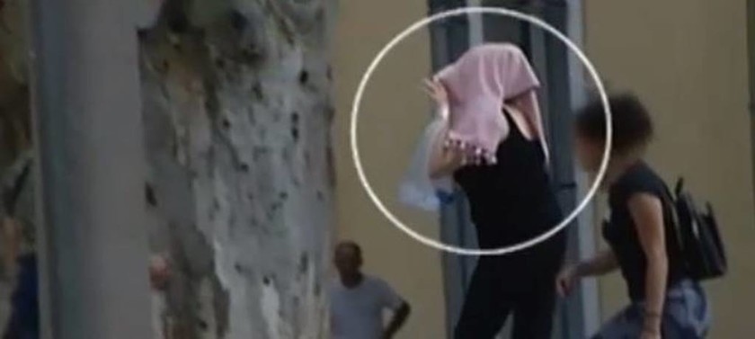 Ανατριχίλα προκαλεί βίντεο – ντοκουμέντο με την 55χρονη που χαράκωνε βρέφη σε εμπορικά κέντρα  