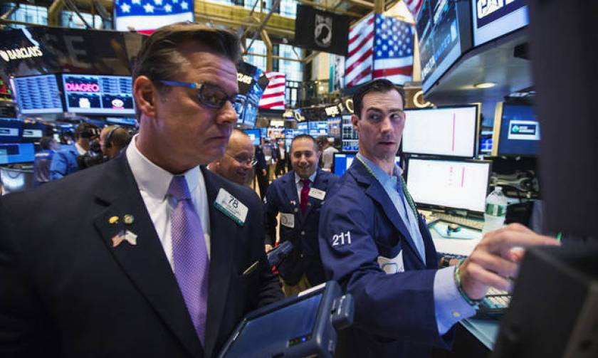 Τα εταιρικά αποτελέσματα έφεραν οριακές απώλειες στη Wall Street