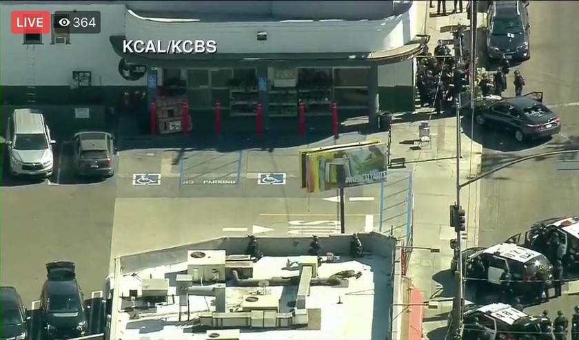 Ένοπλη ομηρεία στο Λος Άντζελες – Σε πανικό πελάτες πήδαγαν από τα παράθυρα (LIVE εικόνα)