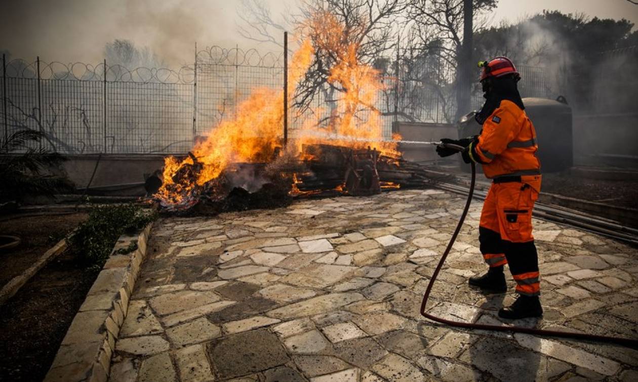 Φωτιά ΤΩΡΑ - Δήμαρχος Ραφήνας: «Υπάρχουν νεκροί από την πυρκαγιά»
