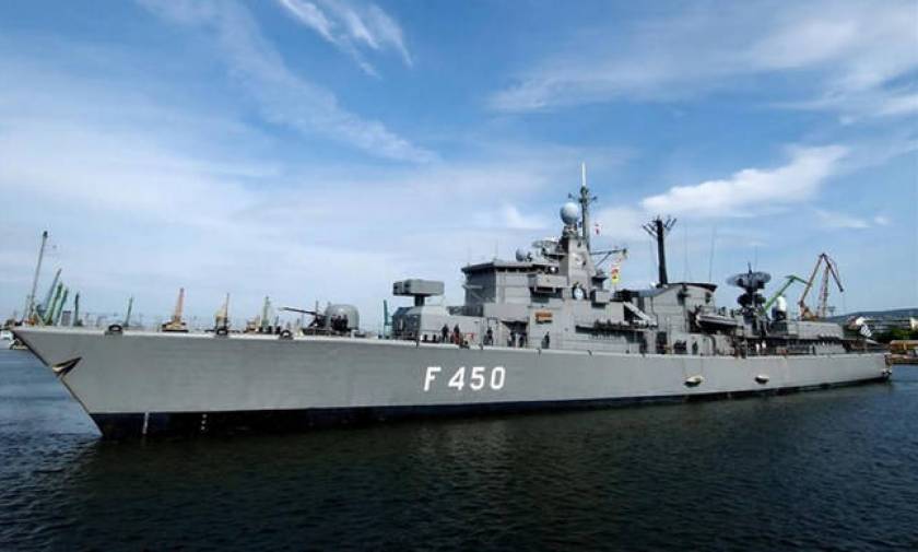 Πολεμικά πλοία στο Ζούμπερι για να παραλάβουν εγκλωβισμένους πολίτες