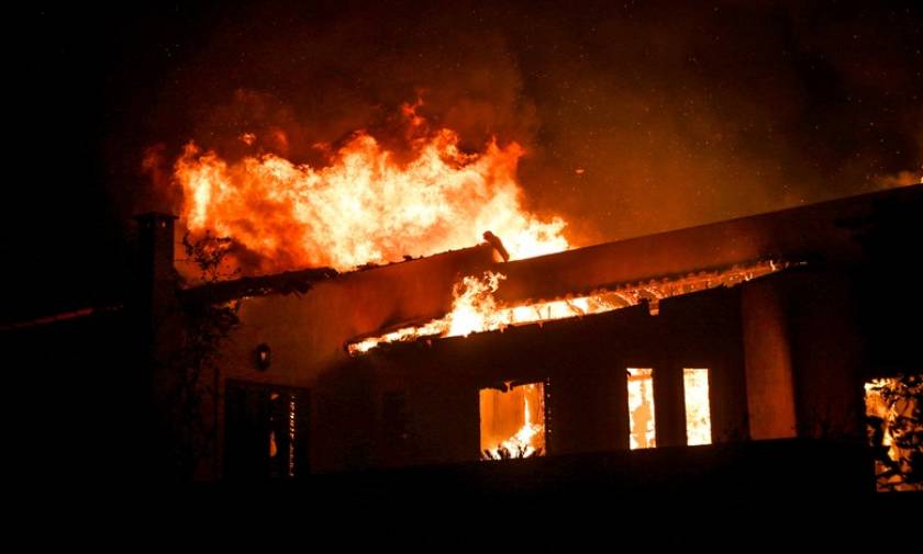 Φωτιά ΤΩΡΑ: Νεκρό βρέφος στις φονικές πυρκαγιές της Αττικής