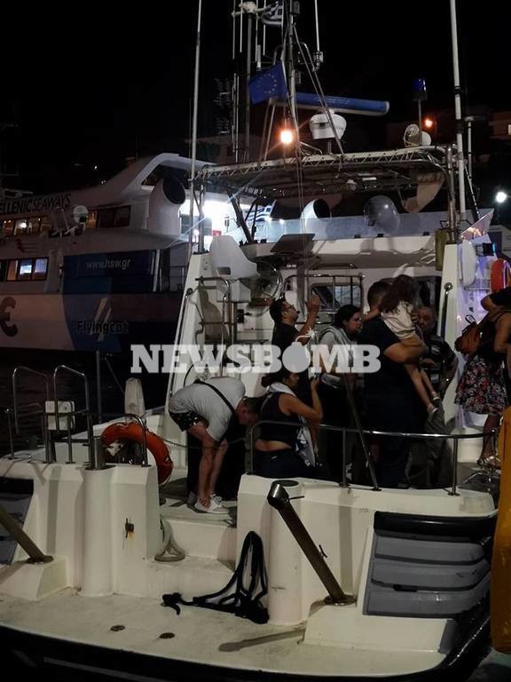 Φωτιά ΤΩΡΑ: Ασύλληπτες εικόνες στη Ραφήνα - Τα σκάφη φέρνουν συνέχεια νεκρούς (pics)