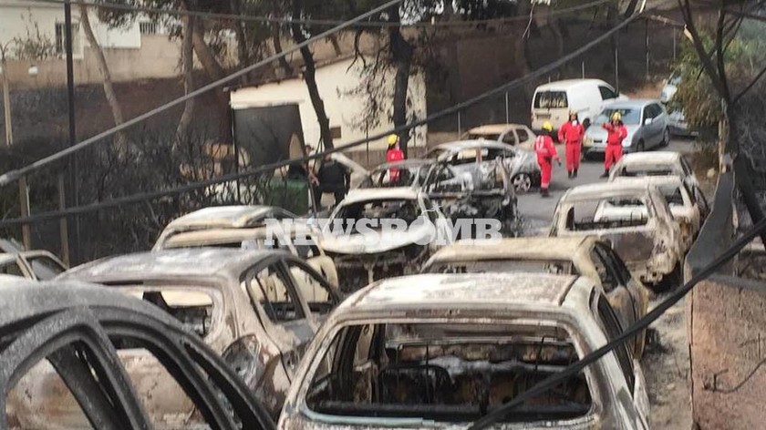 LIVE - Φωτιά Μάτι: Ανασύρουν συνεχώς νεκρούς από σπίτια και αυτοκίνητα