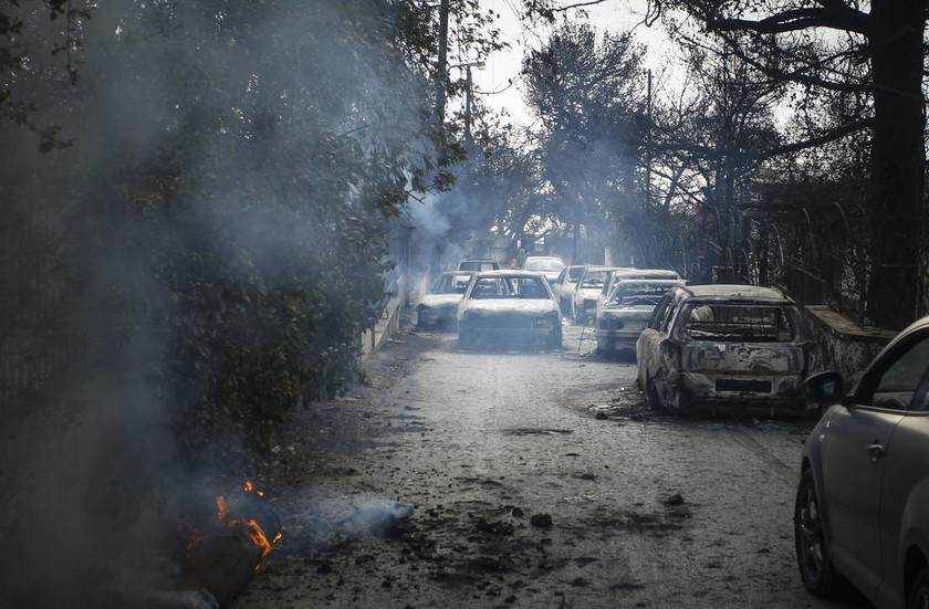 Φωτιά: Η σοκαριστική στιγμή που αντικρίζουν τους 26 νεκρούς αγκαλιασμένους στο Κόκκινο Λιμανάκι