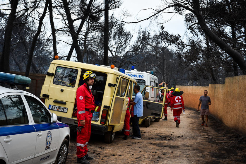 Φωτιά: Η σοκαριστική στιγμή που αντικρίζουν τους 26 νεκρούς αγκαλιασμένους στο Κόκκινο Λιμανάκι