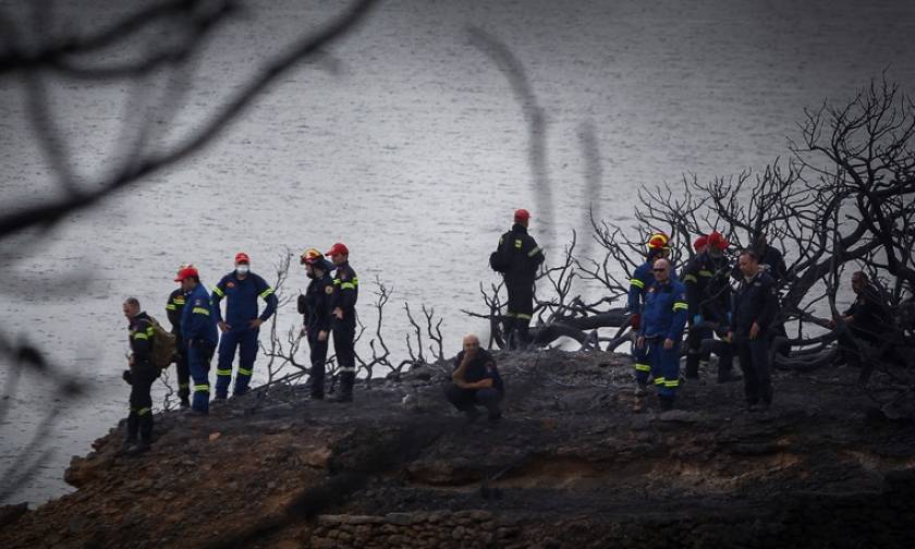 Φωτιά ΤΩΡΑ - Πυροσβεστική: 74 οι νεκροί από τις φονικές πυρκαγιές στην Αττική