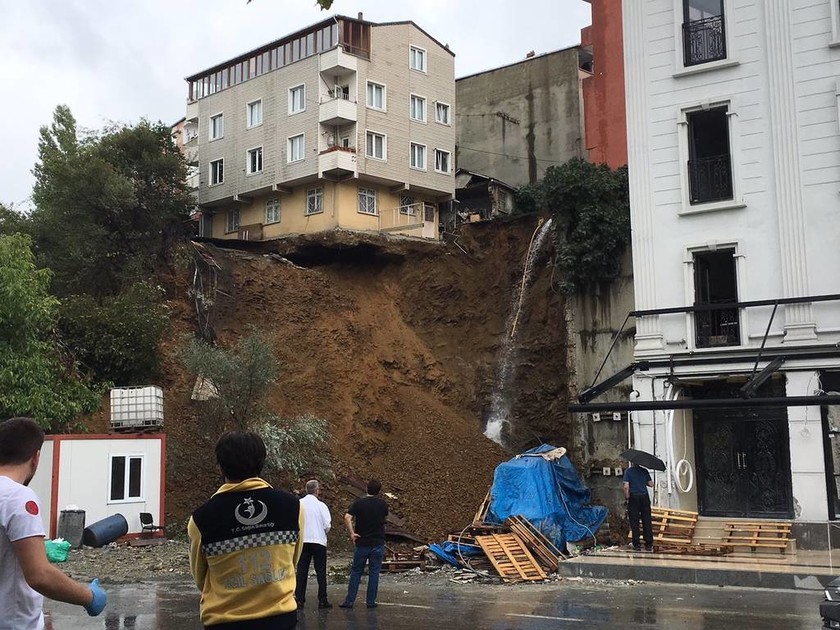 Τουρκία: Κατέρρευσε τετραώροφο κτήριο στην Κωνσταντινούπολη - Δείτε καρέ–καρέ την κατάρρευση