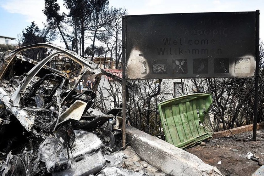 EKTAKTO: Φωτιά ΤΩΡΑ - Ακόμα δύο νεκροί εντοπίστηκαν σε καμένο σπίτι στο Μάτι