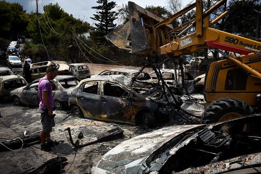 Φωτιά ΤΩΡΑ - Δήμαρχος Ραφήνας: «Πιστεύω ότι οι νεκροί από τις πυρκαγιές θα ξεπεράσουν τους 100»