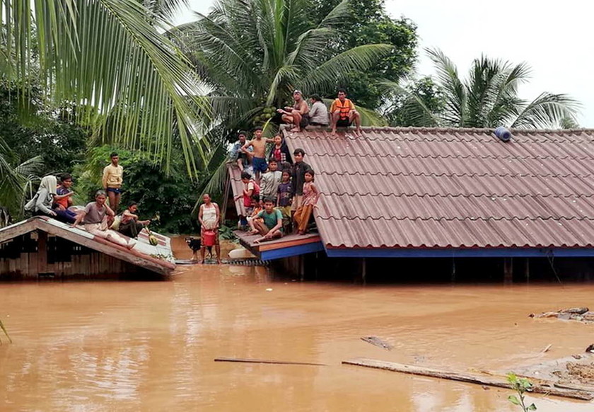 Δραματικές εικόνες στο Λάος: Κατέρρευσε φράγμα - Χωριά βυθίστηκαν κάτω από το νερό (Pics+Vid)
