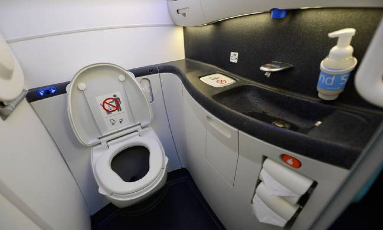 Αδιανόητη φρίκη: Νεογέννητο βρέφος βρέθηκε νεκρό σε τουαλέτα αεροπλάνου