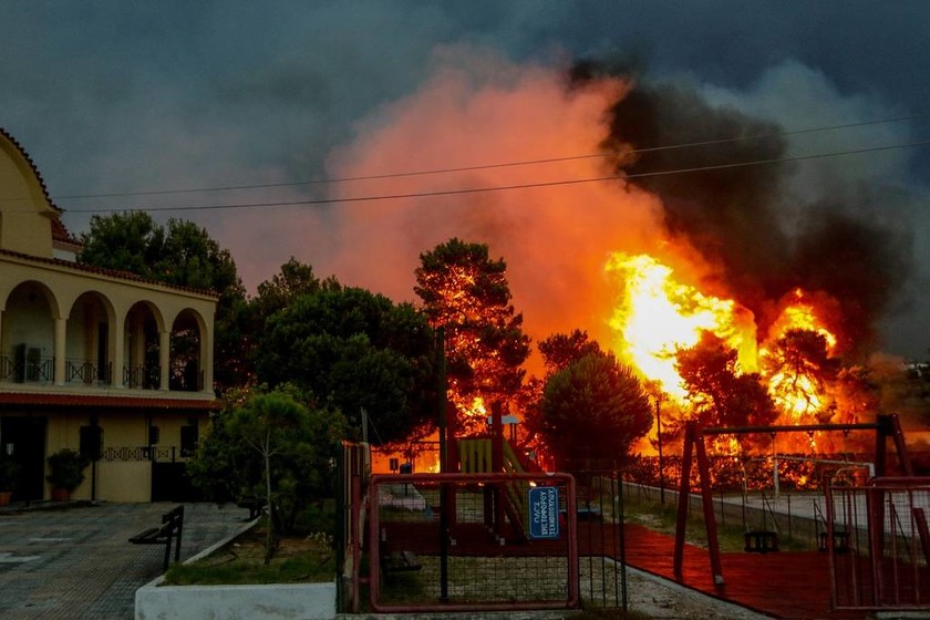 Φωτιά Αττική: Μεσίστιες κυματίζουν οι σημαίες στην Κομισιόν σε ένδειξη πένθους για την Ελλάδα