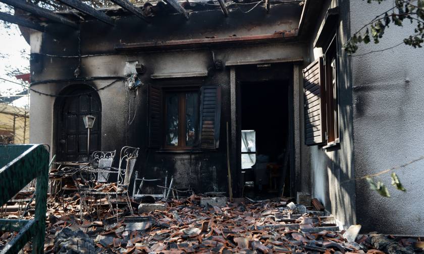 Φωτιά - Πυροσβεστική: Φόβοι για περισσότερα θύματα – Δεν έχουν ελεγχθεί ακόμα τα κλειστά σπίτια