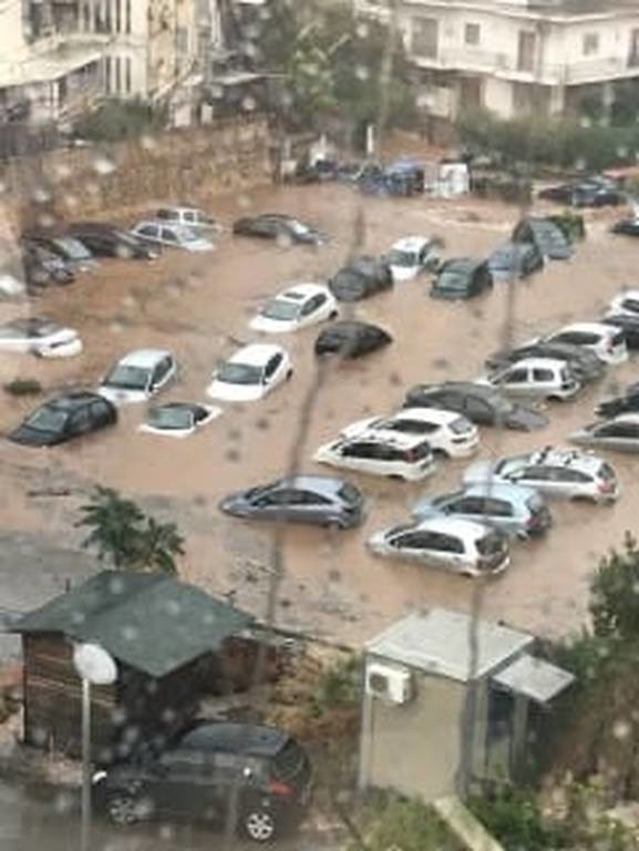 Καραμέρος για καταιγίδα: Να μην κυκλοφορούν οι πεζοί στην Αμαρουσίου – Χαλανδρίου