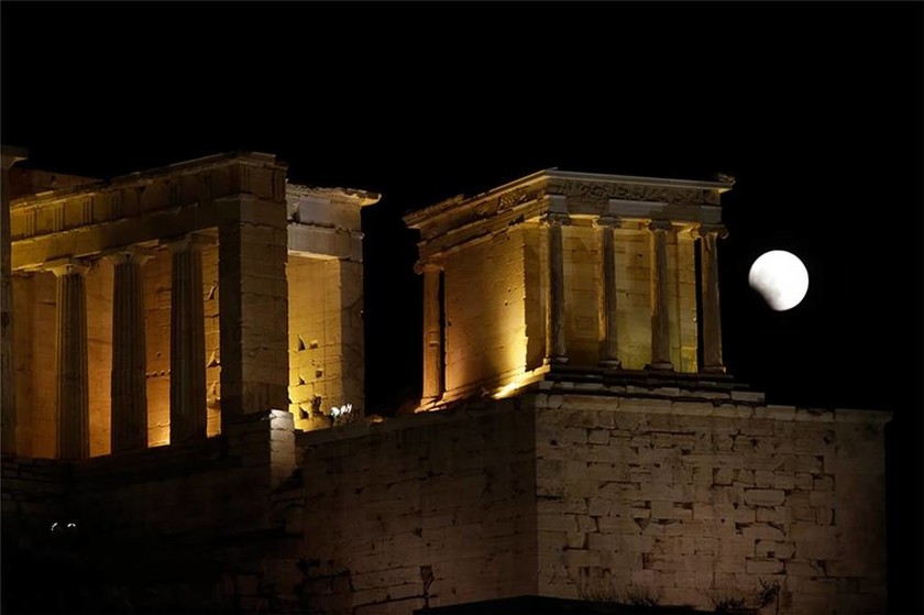 Το «Ματωμένο» φεγγάρι καθήλωσε και τους Έλληνες (pics)