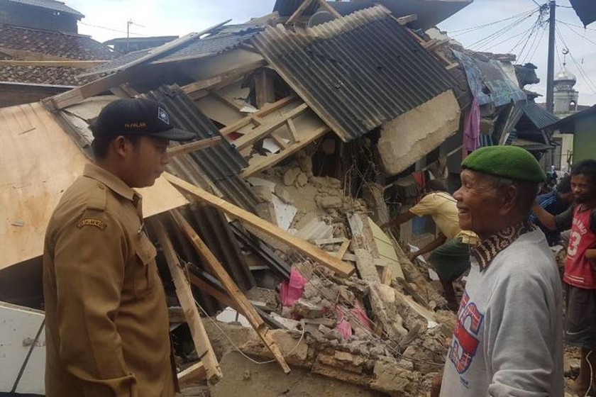 Ισχυρός σεισμός στην Ινδονησία: Τουλάχιστον 10 νεκροί