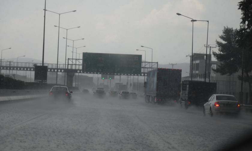 Καιρός: Καταιγίδες και βροχές τη Δευτέρα - Φόβοι για πλημμυρικά φαινόμενα