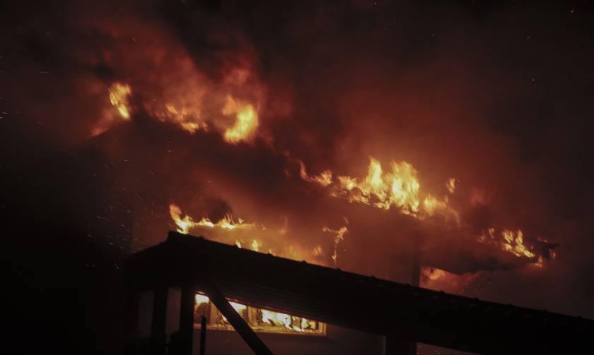 Πατέρας αγωνίζεται να σώσει την οικογένειά του από τις φλόγες - «Έτσι ξεφύγαμε από το θάνατο…»