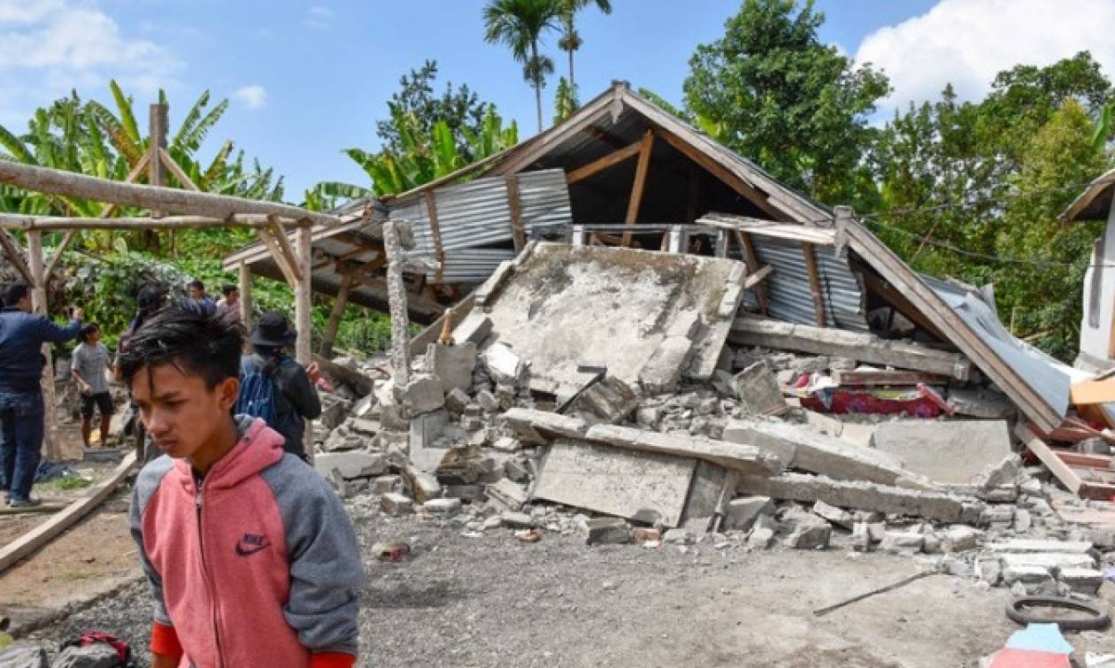 Ινδονησία: 14 νεκροί από τον ισχυρό σεισμό των 6,4 Ρίχτερ