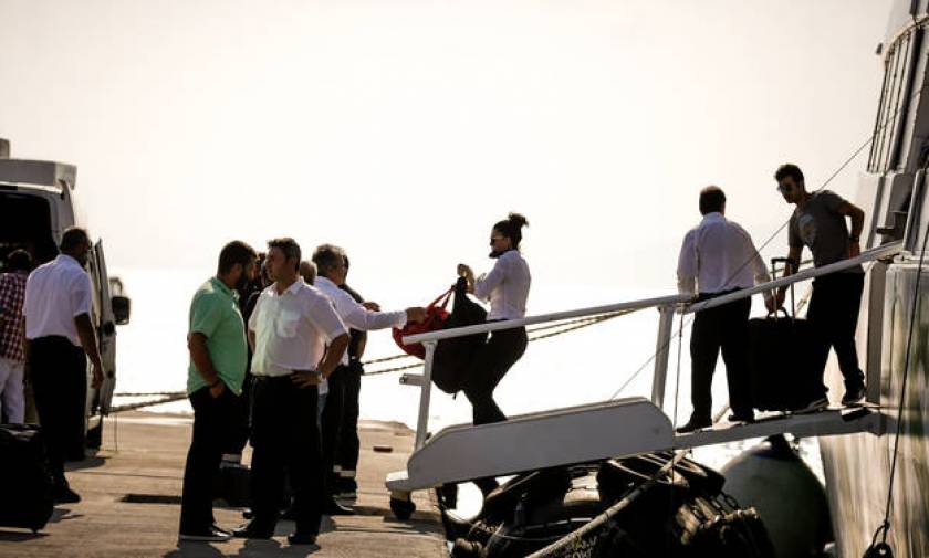 Passenger catamaran ''Flying Cat 4'' collides with pier - No injuries