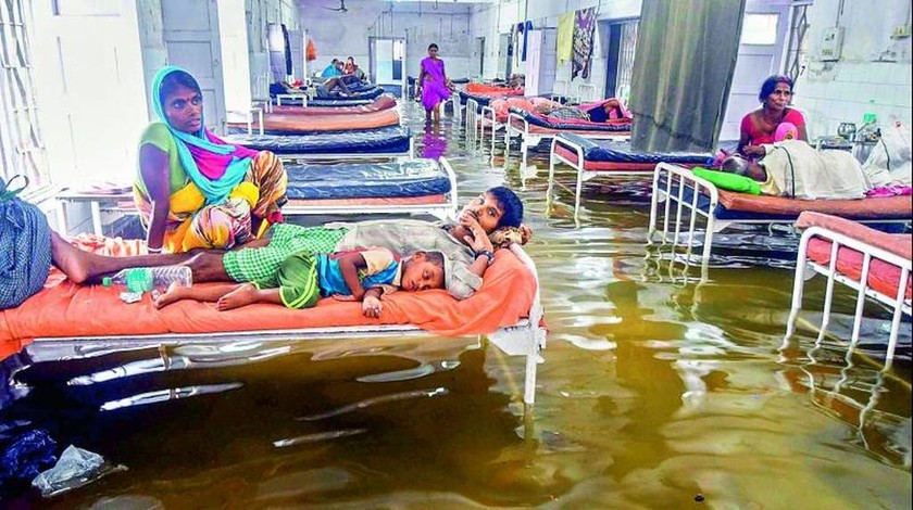 Απίστευτες εικόνες! Πλημμύρισε νοσοκομείο – Ψάρια κολυμπούν στους θαλάμους των ασθενών (Vid+Pics)