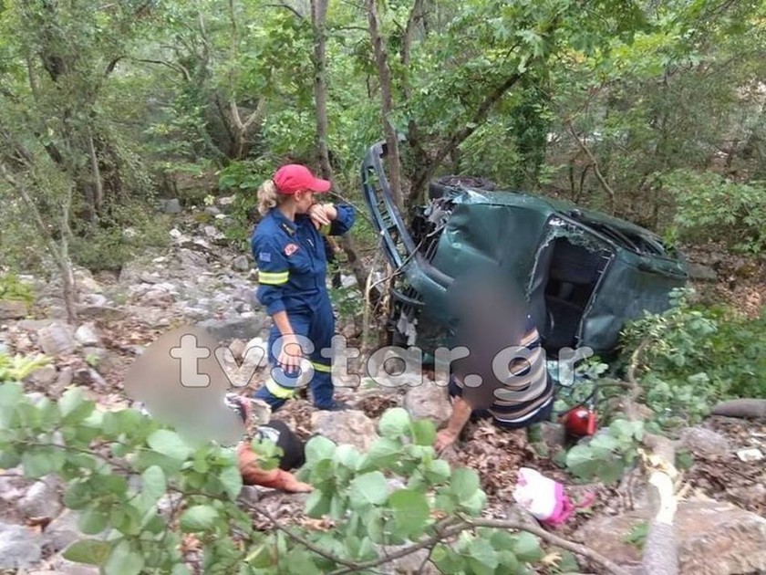 Ευρυτανία: Από θαύμα γλίτωσε ζευγάρι όταν το αυτοκίνητό τους έπεσε σε γκρεμό 120 μέτρων