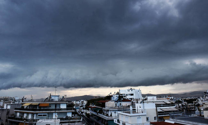 Καιρός ΤΩΡΑ: Ισχυρή καταιγίδα στα νότια της Αττικής – Δείτε πού βρέχει 