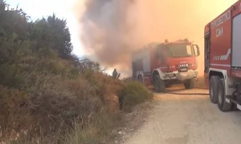 Ζάκυνθος: Υπό μερικό έλεγχο η πυρκαγιά στο Καλαμάκι (vid)