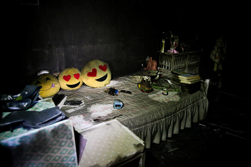 Ζωή μέσα από τις στάχτες: Ανατριχιαστικές φωτογραφίες μέσα από τα καμένα σπίτια στο Μάτι 