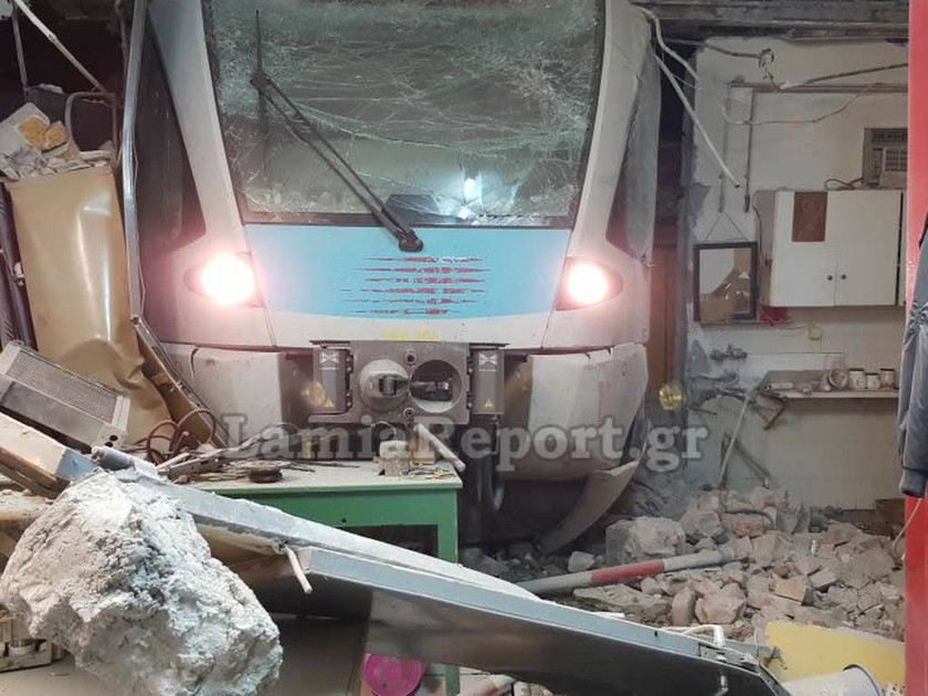 Λαμία: Εκτροχιάστηκε τρένο μέσα στην πόλη – Δύο τραυματίες – Εικόνες σοκ