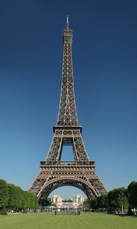 Γαλλία: Ανοιχτός και πάλι από σήμερα το πρωί ο Πύργος του Άιφελ 