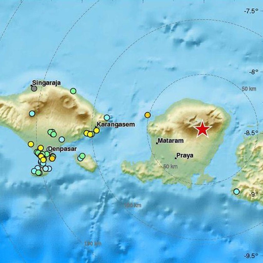 Ισχυρός σεισμός 6,6 Ρίχτερ χτύπησε ΤΩΡΑ την Ινδονησία