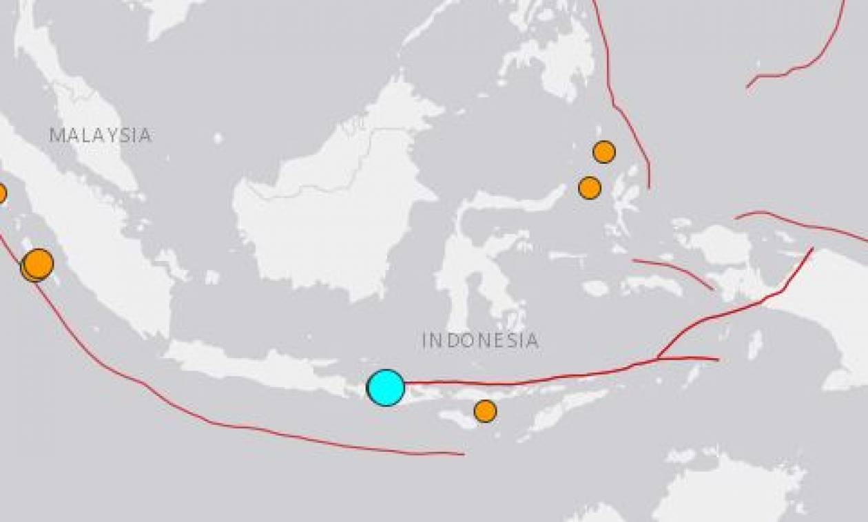 Ινδονησία: Ήρθη η προειδοποίηση για τσουνάμι μετά τον ισχυρό σεισμό - Πανικός στα αεροδρόμια (vids)