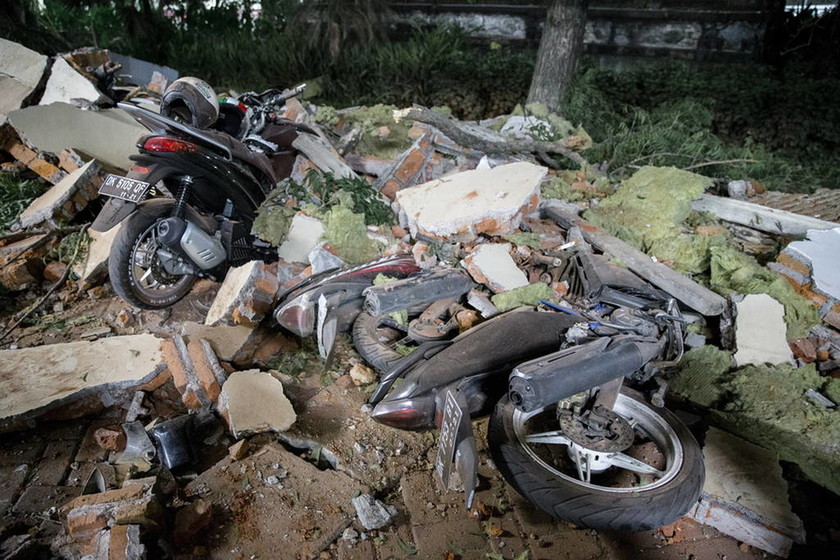 Φονικός σεισμός στην Ινδονησία: Τουλάχιστον 19 νεκροί και δεκάδες τραυματίες (pics+vids)