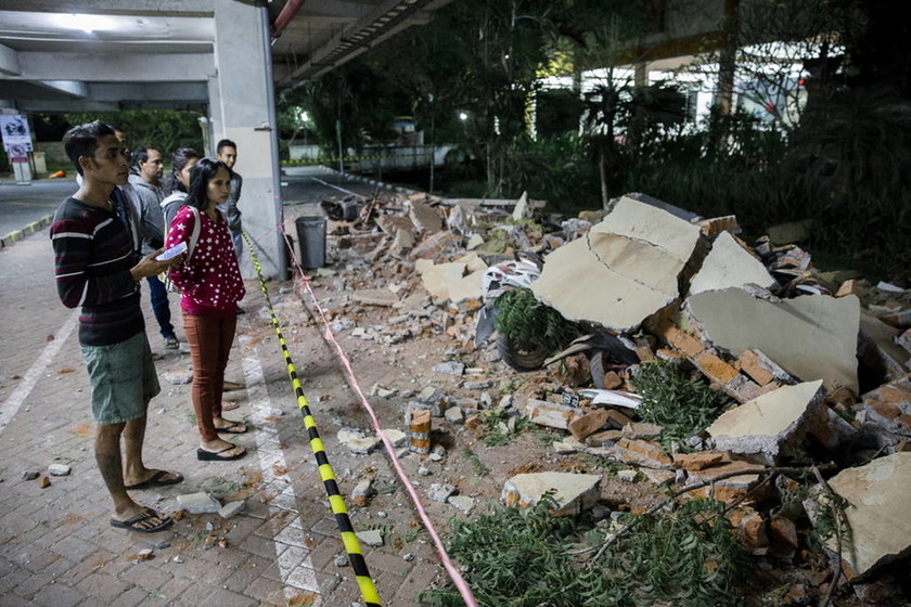 Φονικός σεισμός στην Ινδονησία: Τουλάχιστον 19 νεκροί και δεκάδες τραυματίες (pics+vids)