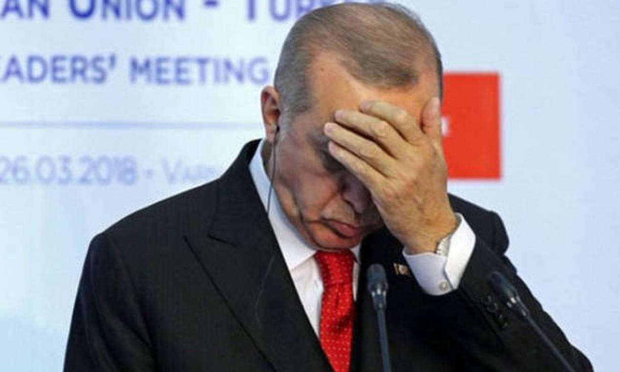 Ανάποδο «χαστούκι» στον Ερντογάν: Επέβαλε κυρώσεις στις ΗΠΑ και «γκρέμισε» την τουρκική λίρα