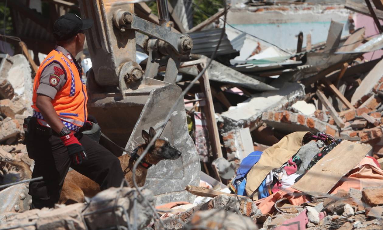 Ινδονησία: Αυξάνεται συνεχώς ο αριθμός των νεκρών από το φονικό σεισμό (vid)