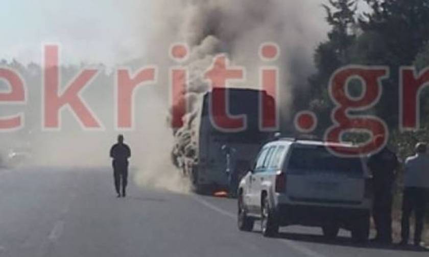 Bus with tourists bursts in flames while in motion