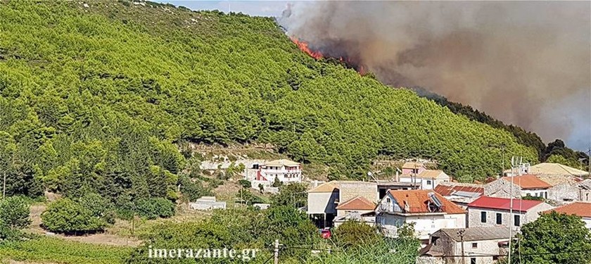 Μεγάλες φωτιές στη Ζάκυνθο: Δύο πύρινα μέτωπα με διαφορά λίγων λεπτών (pics)