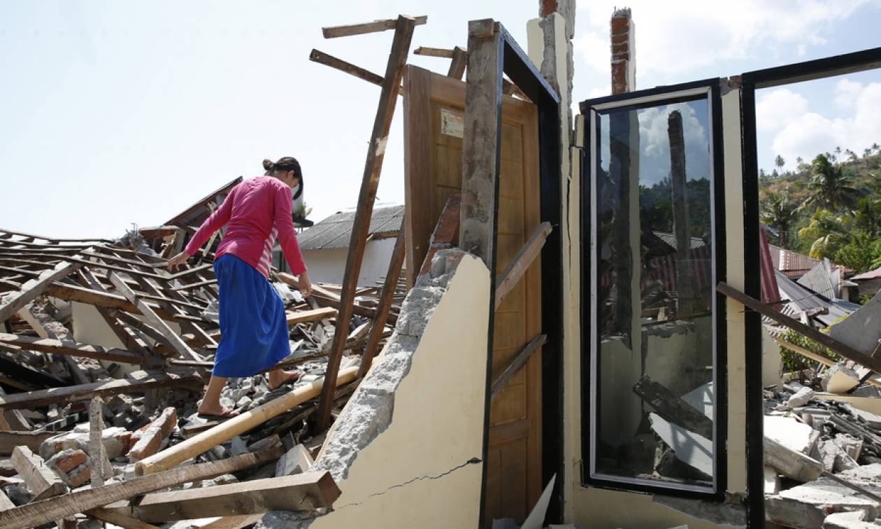Τραγικός ο απολογισμός του φονικού σεισμού στην Ινδονησία (vid)