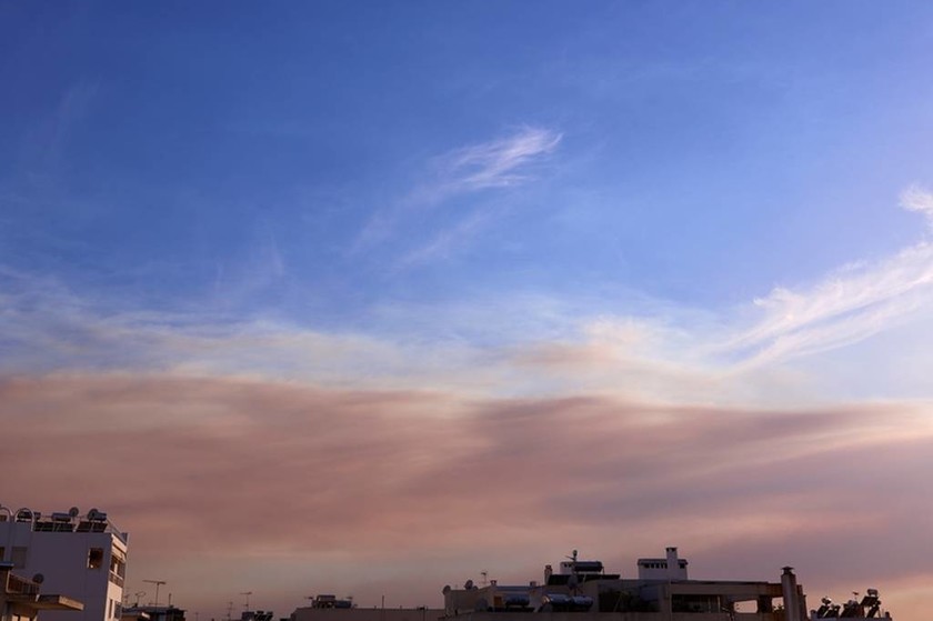 Φωτιά Εύβοια: Πυκνοί καπνοί από την πυρκαγιά κάλυψαν την Αττική (pics)