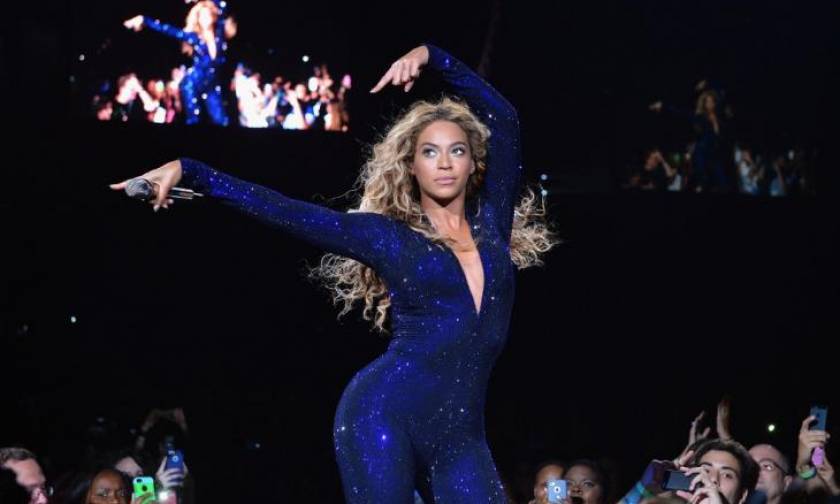 Η Beyoncé on stage με δημιουργία Έλληνα σχεδιαστή!