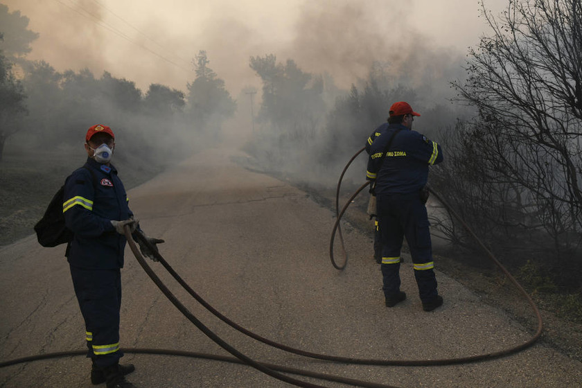 Φωτιά Εύβοια: «Στάχτη» τουλάχιστον 12.000 στρεμμάτα - Χωρίς ενιαίο μέτωπο η πυρκαγιά
