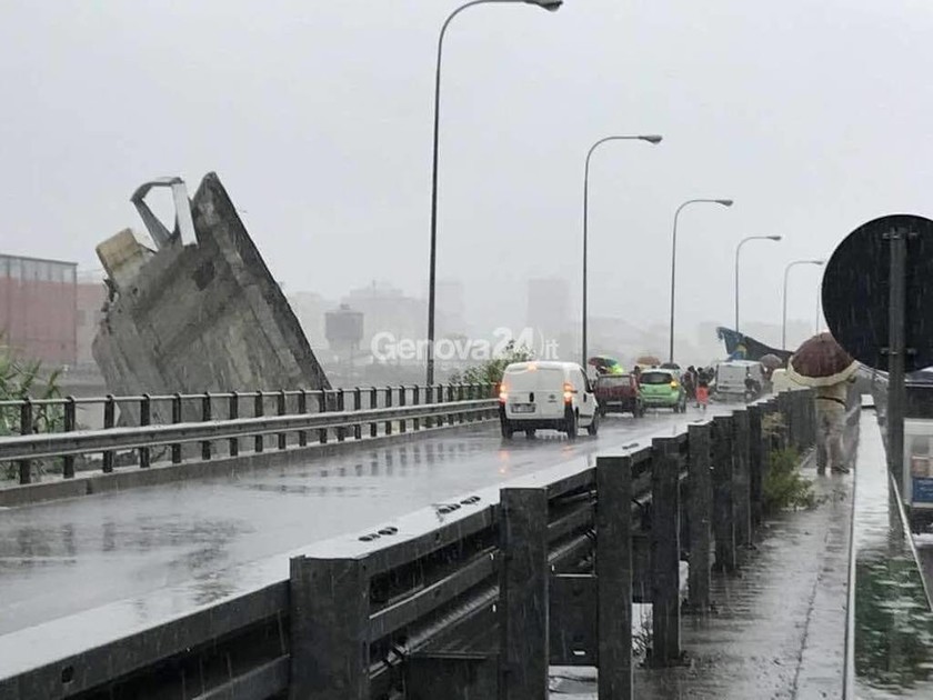 ΕΚΤΑΚΤΟ: Κατέρρευσε οδογέφυρα στη Γένοβα - Φόβοι για νεκρούς