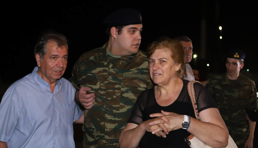 Π. Καμμένος: Ο ελληνικός λαός σύσσωμος, ενωμένος υποδέχεται τους δύο Έλληνες στρατιωτικούς (Vid)