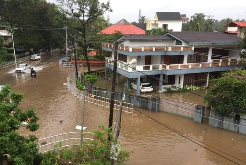 Ινδία: Τουλάχιστον 67 νεκροί από τις πλημμύρες στην Κεράλα (pics&vid)