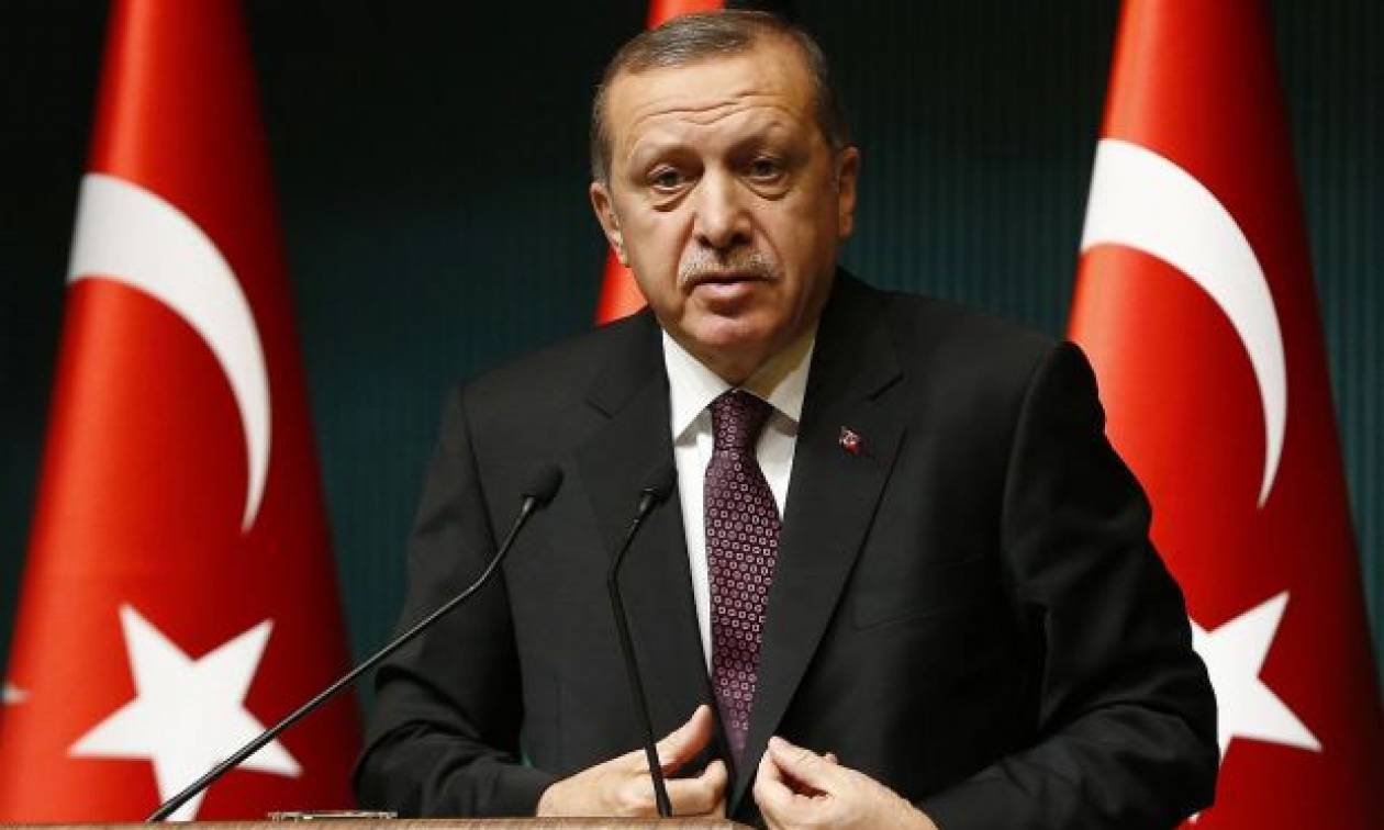 «Γονάτισε» ο Ερντογάν: Απελπισμένος αναζητά συμμάχους στο χείλος του οικονομικού γκρεμού
